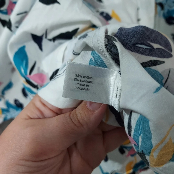 Lane Bryant White Floral Asymmetrical Short Flutter Sleeve Blouse in Size 26 - Picture 13 of 13